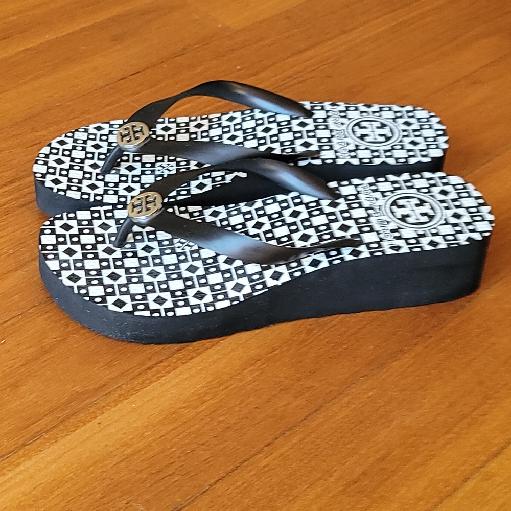 Tory burch flip.flop wedge